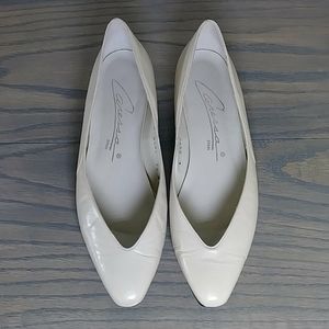 Vintage Caressa Cream Leather Pump Size 7.5M